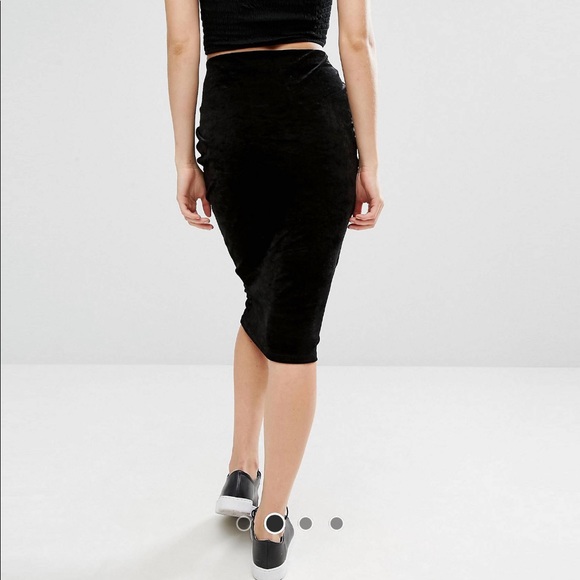 Black Velvet Pencil Skirt (US size 12) - Picture 2 of 6